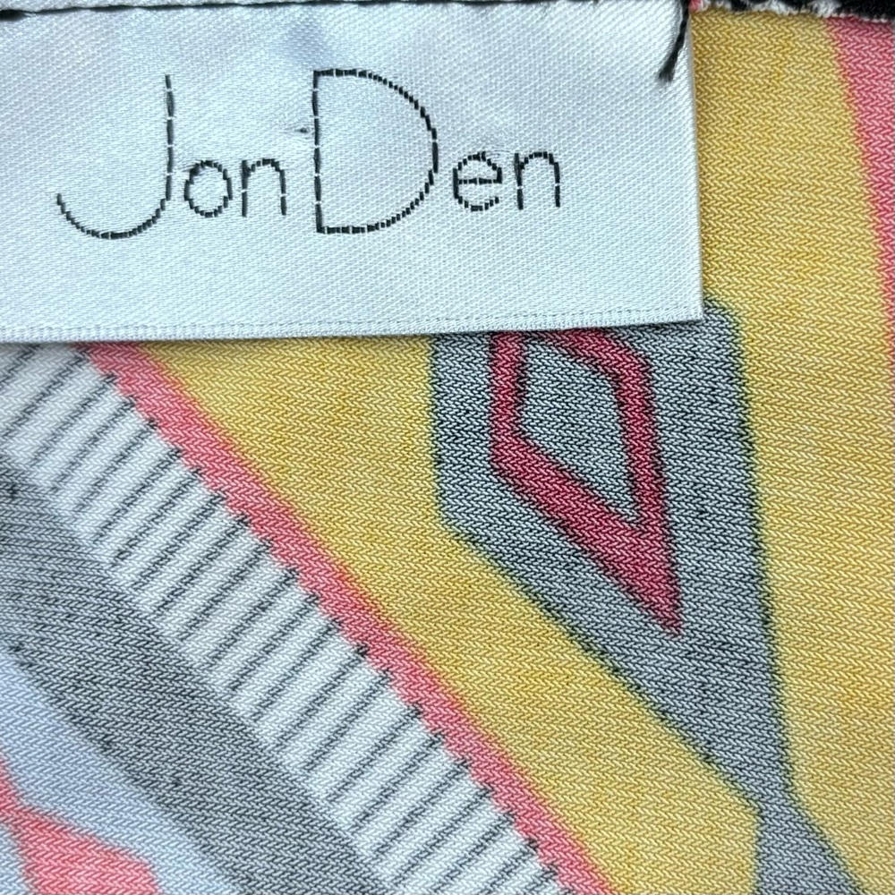Designer Jon Den Top - Picture 5 of 5